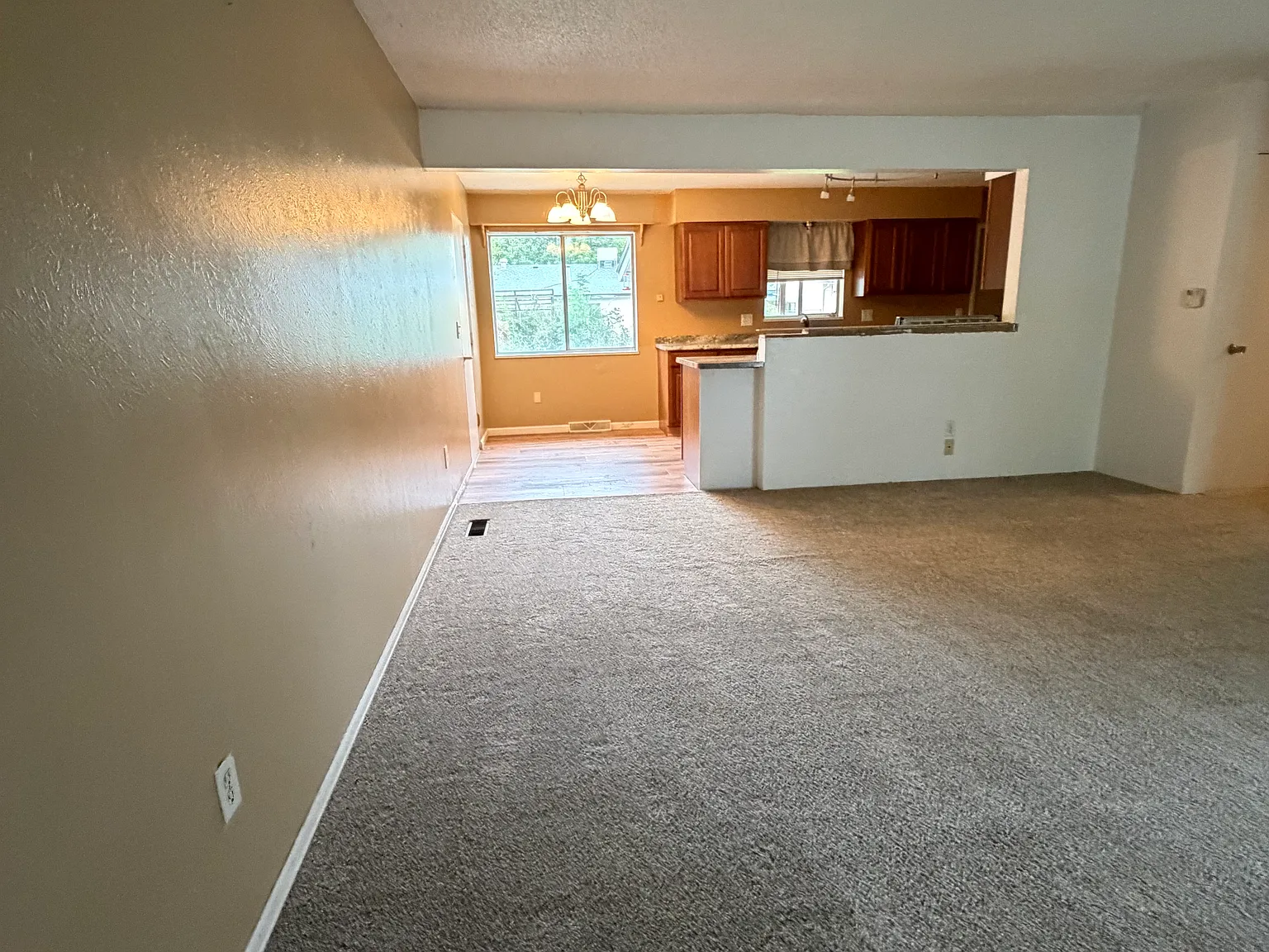 3 bed, 1.5 bath, 1118 sqft, $1,995 — Photo 4
