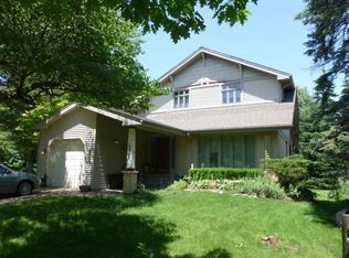 1748 Maclean Ct, Glenview, IL 60025