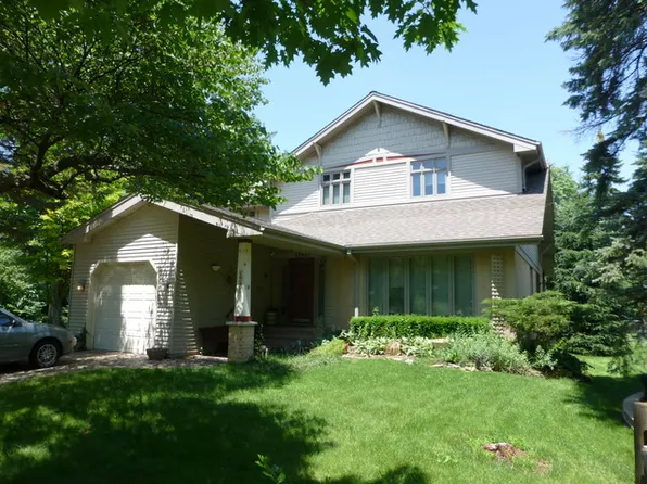 1748 Maclean Ct, Glenview, IL 60025