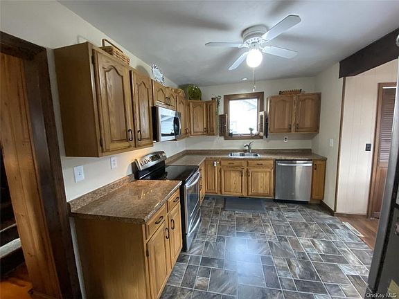 3rd image of 48 Cooledge Dr