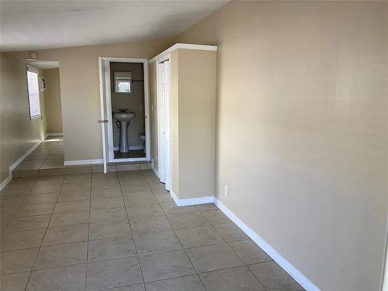5609 1/2 Tangerine Ave — Photo 4