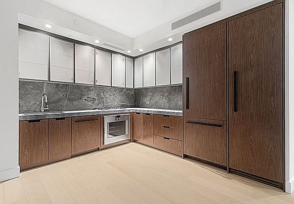 3rd image of 6 Garfield Pl #201