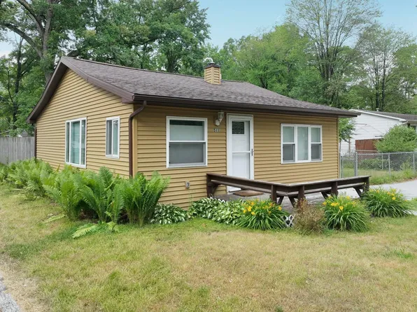 511 W Ridge Dr, Sanford, MI 48657