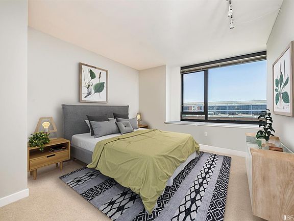 3rd image of 250 King St Unit 672