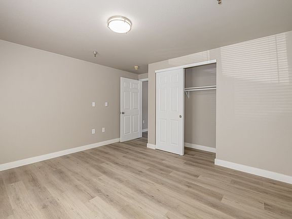 4th image of 209 Forest St