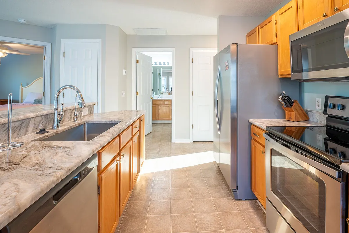 Building Photo - 3030 Marsh Winds Cir #705