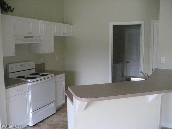 5th image of 927 SW 36th St