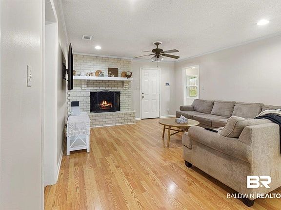 4th image of 216 Denise Ln