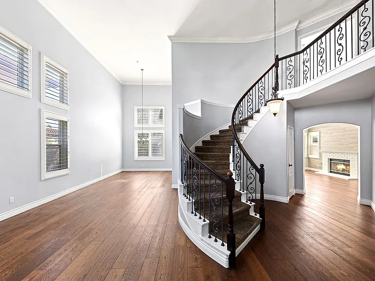 5953 Park Crest Dr — Photo 3