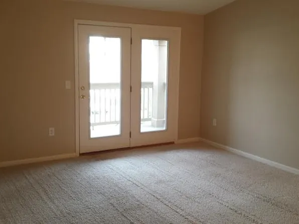 8910 Hunters Creek Dr APT 205, Indianapolis, IN 46227