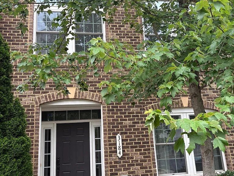 3184 Yeager Dr — Photo 1