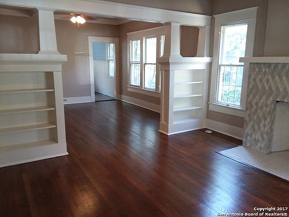 4th image of 526 W Agarita Ave