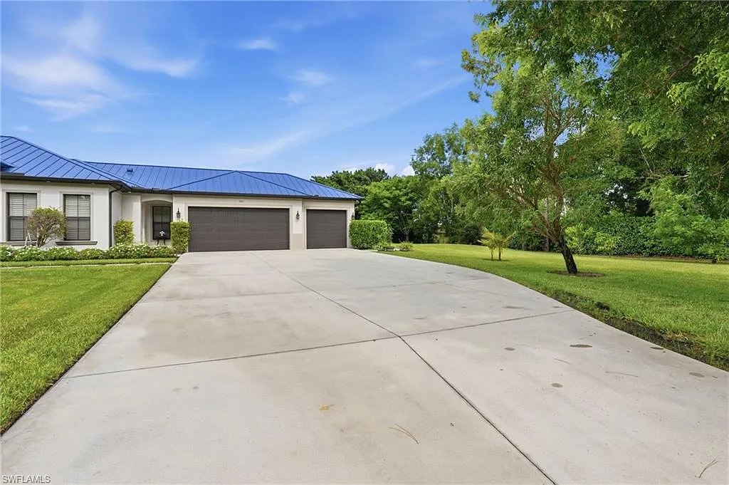 2 bed, 2.0 bath, 1000 sqft, $4,000 — Photo 2