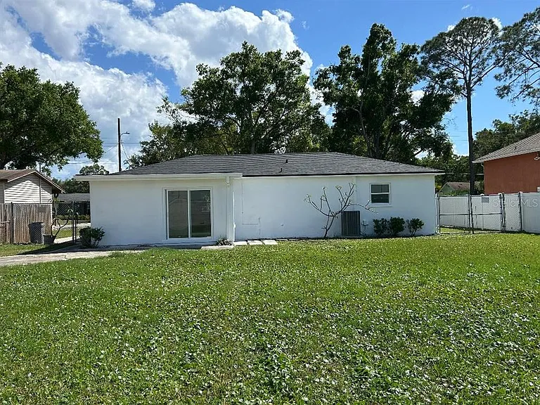 4611 W McElroy Ave — Photo 16
