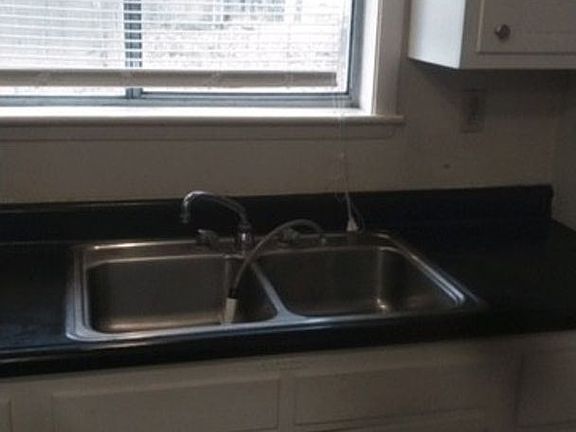 5th image of 1126 Scottsdale Dr APT 2