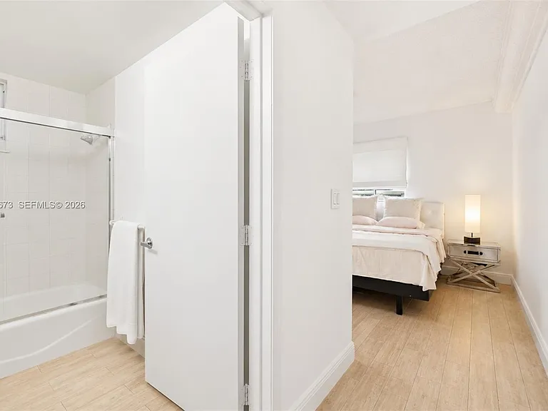 185 SE 14th Ter #1410 — Photo 12