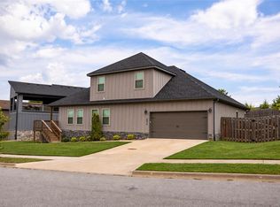 2576 N Justin Dr, Fayetteville, AR 72704