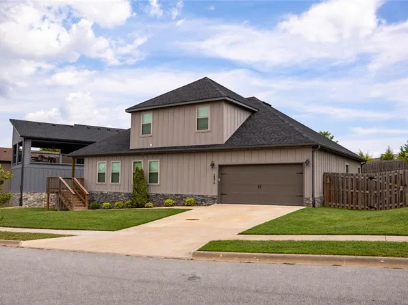 2576 N Justin Dr, Fayetteville, AR 72704