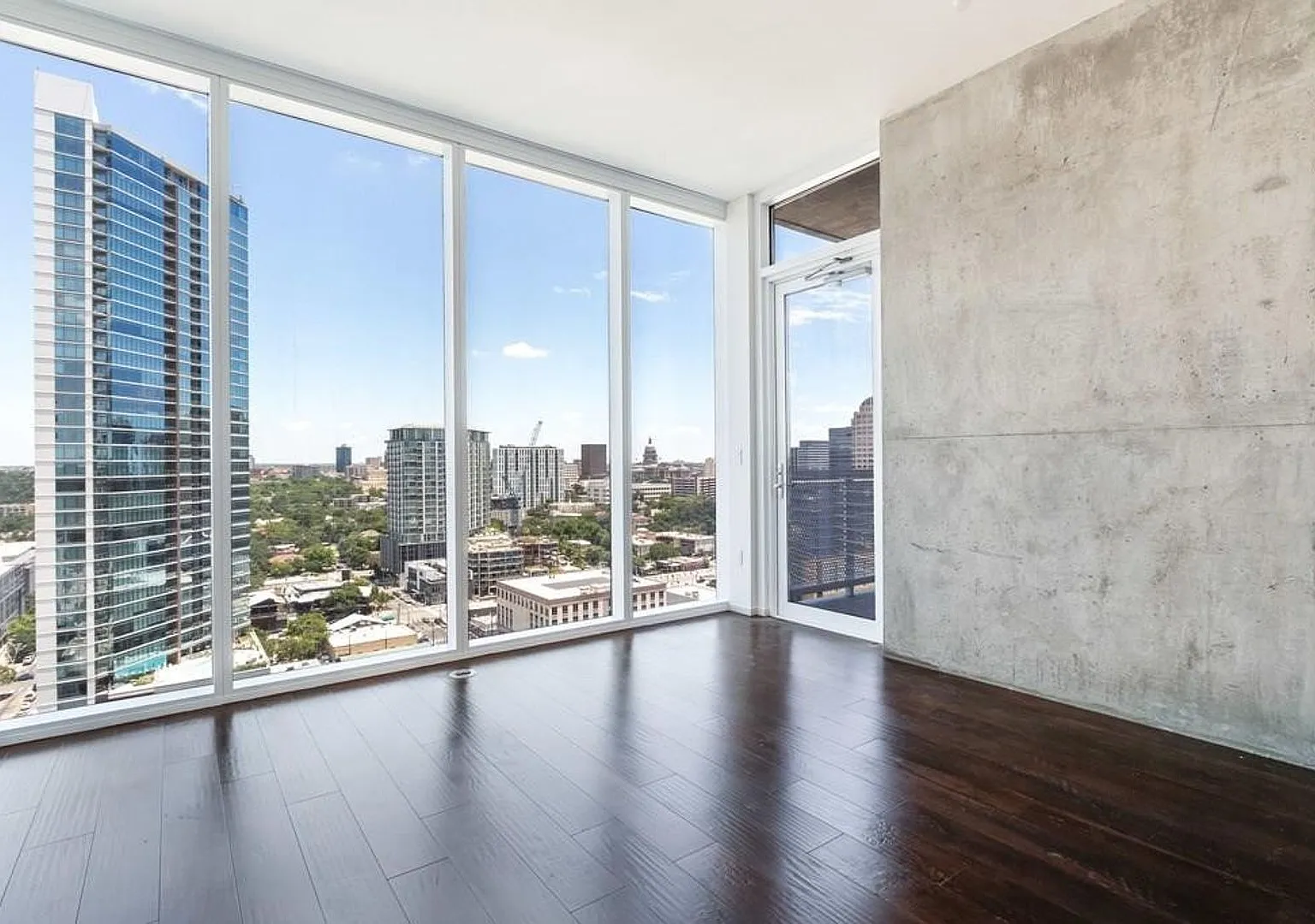 Luxurious Downtown 1x1 — Photo 1