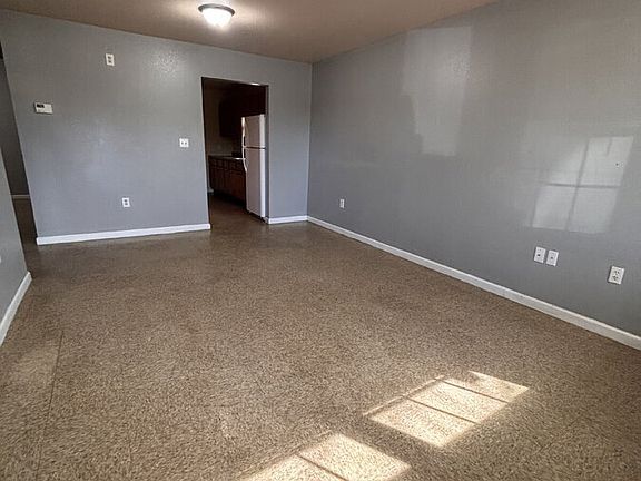 2nd image of 700 W Warren St