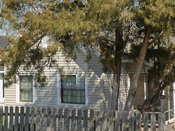 Front with mailbox , great shade tree for house