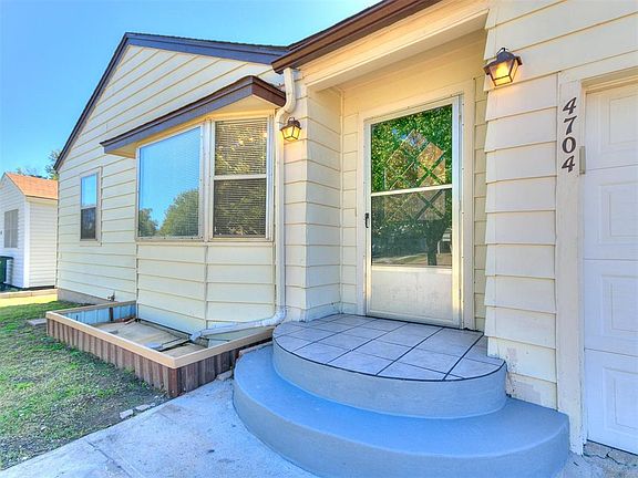 3rd image of 4704 SE 27th St