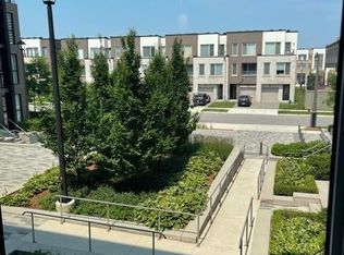 210 Sabina Dr #218, Oakville, ON L6H 0W6