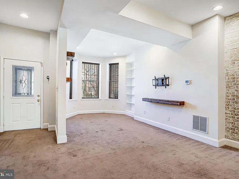 12 Rhode Island Ave NW — Photo 4