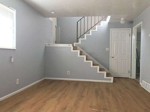 3rd image of 2615 S Windsor Cir