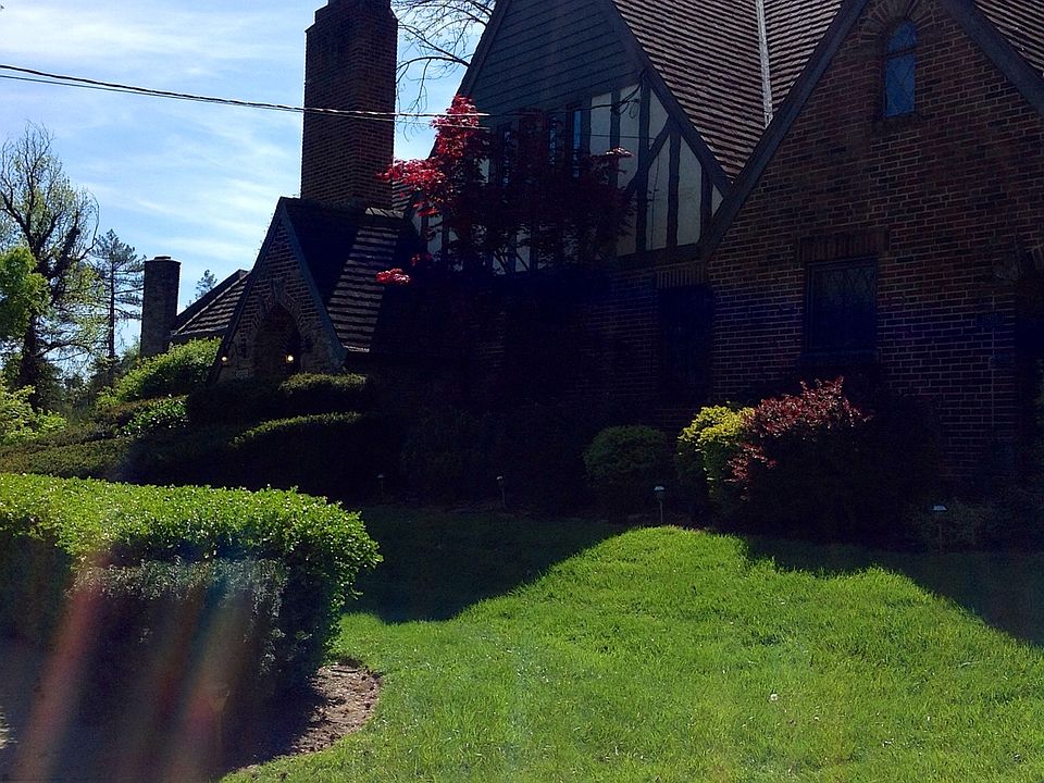 2nd image of 3905 Ledgewood Dr