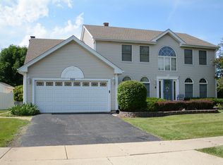 860 Longmeadow Dr, Carol Stream, IL