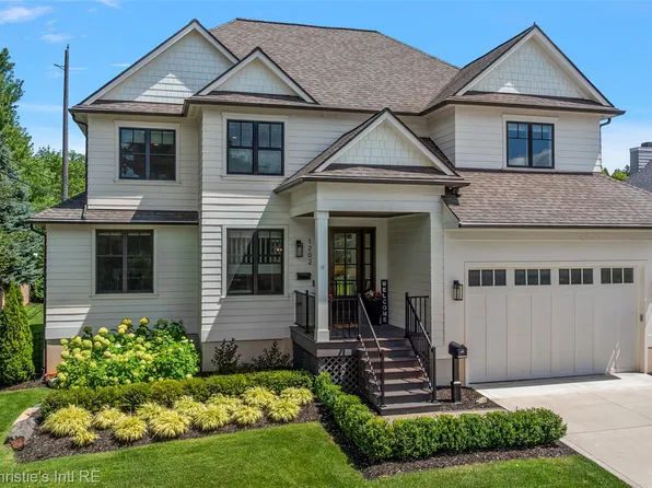 1202 N Pine St, Rochester, MI 48307