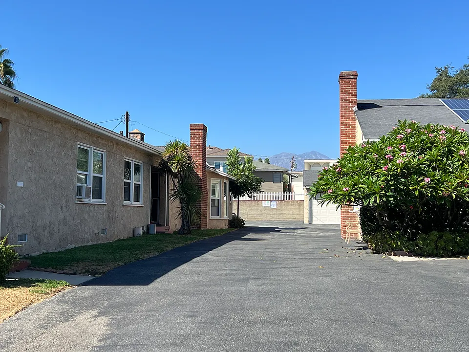 109 E Live Oak St #109