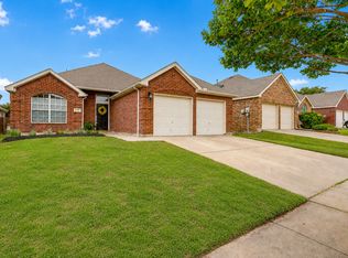 8136 Zion Trl, Fort Worth, TX 76137