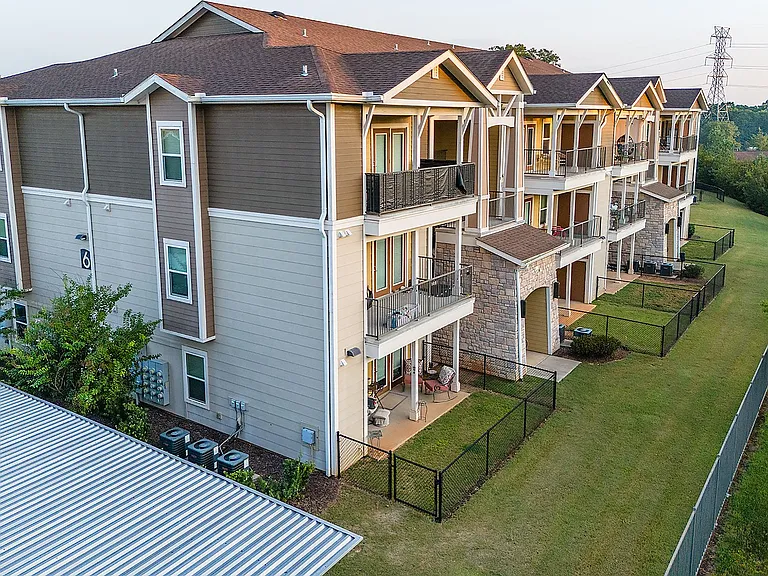 POINTE AT GREENVILLE APARTMENTS — Photo 31