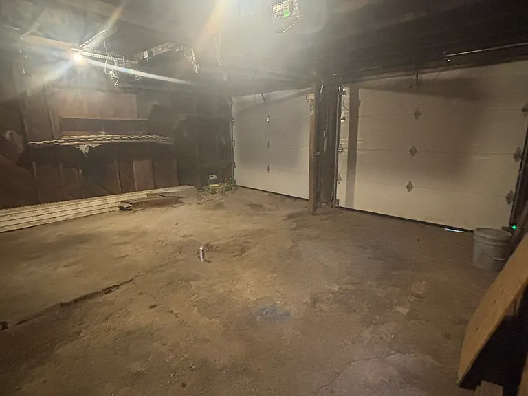 2156 W High St — Photo 10