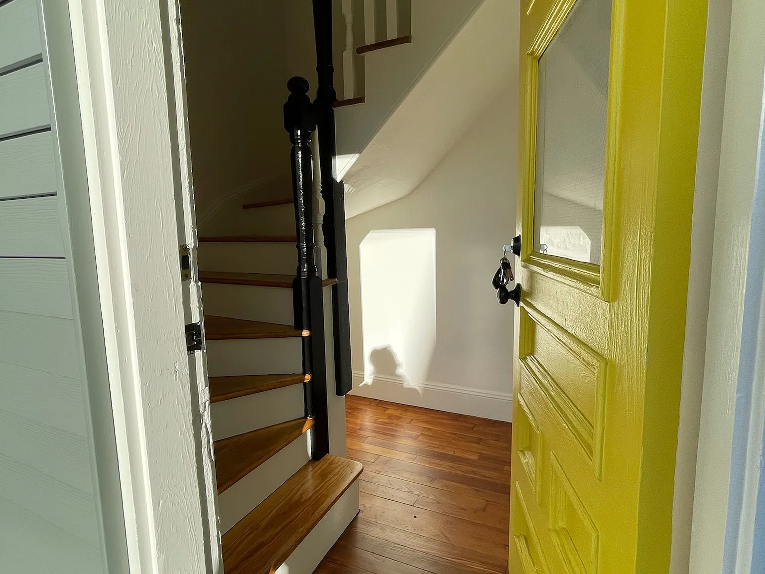 2 bed, 910 sqft, $2,100 — Photo 2