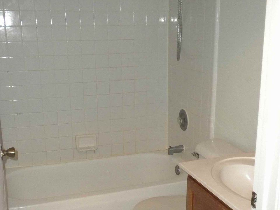 2nd image of 721 Satin Leaf Cir
