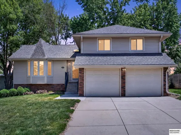 819 Tara Rd, Papillion, NE 68046
