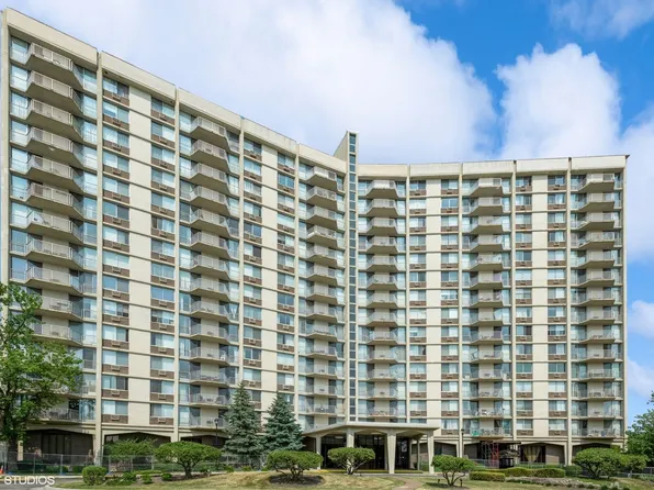 40 N Tower Rd APT 4D, Oak Brook, IL 60523