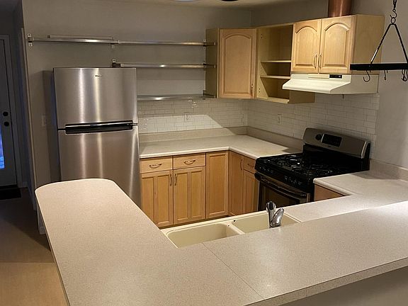 2nd image of 600 Glorene Ave