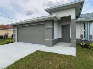 2807 34th St SW, Lehigh Acres, FL 33976