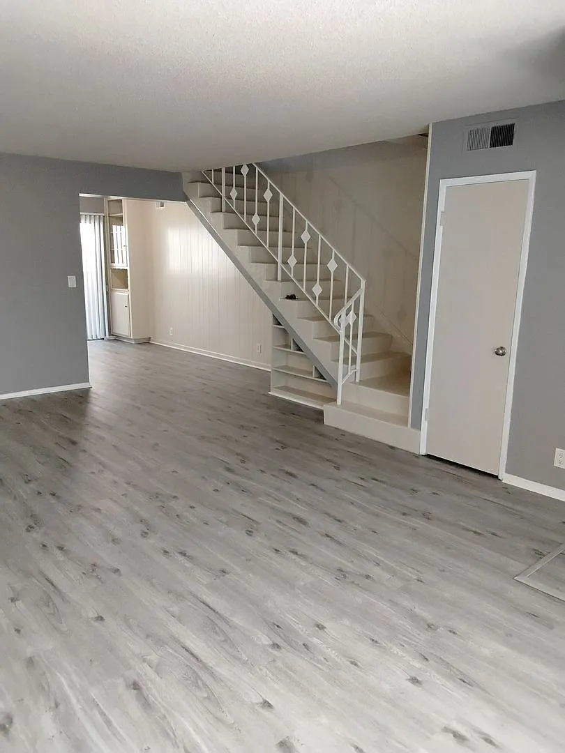880 Victor Avenue — Photo 4