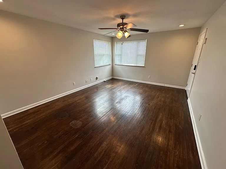 3918 E Gatewood Ln #4 — Photo 2