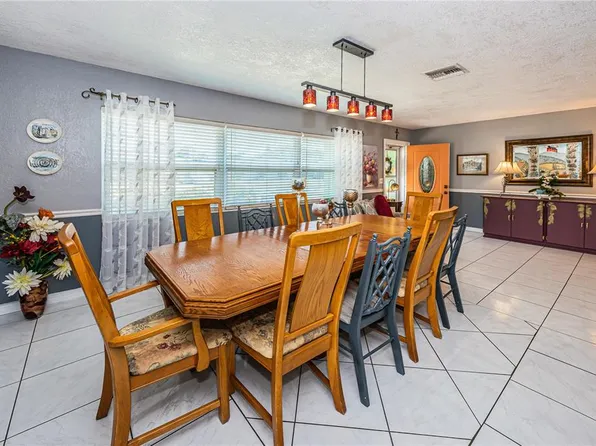 13747 Bermuda Dr, Seminole, FL 33776