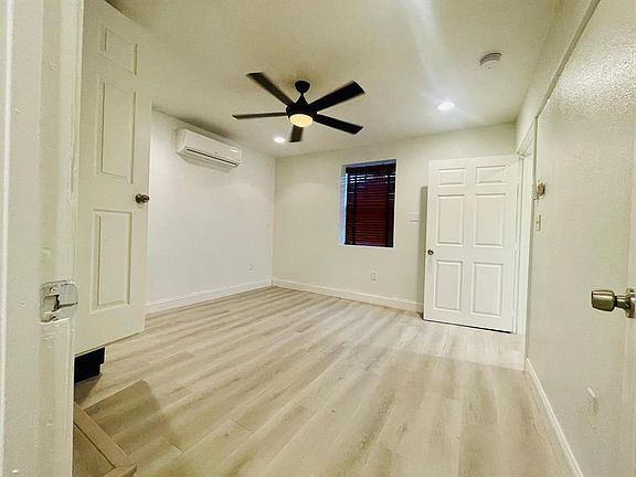 4th image of 307 E Mitchell St #307F
