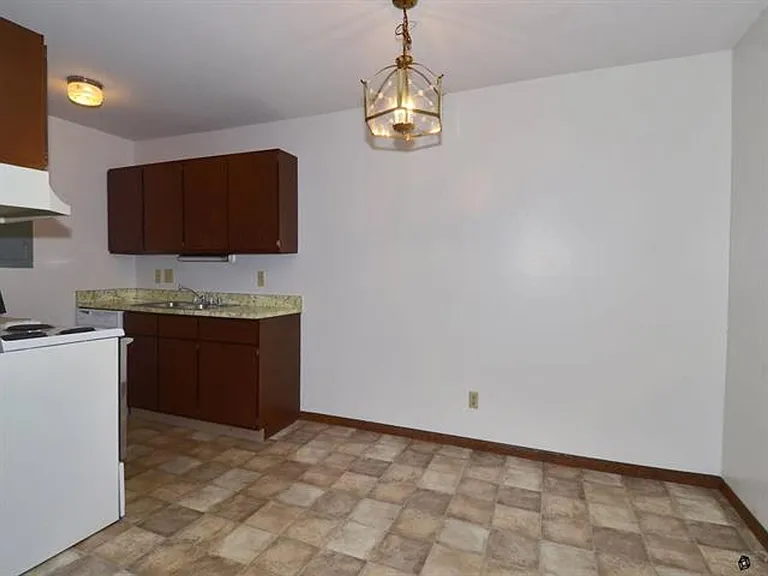 2721 Westview Ct — Photo 9