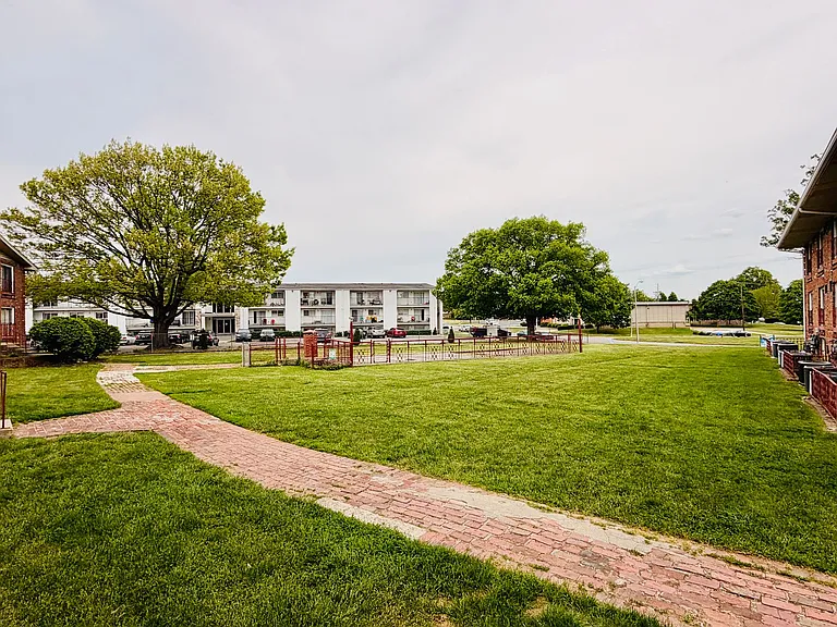 1708 Jennifer Rd #D7 — Photo 30