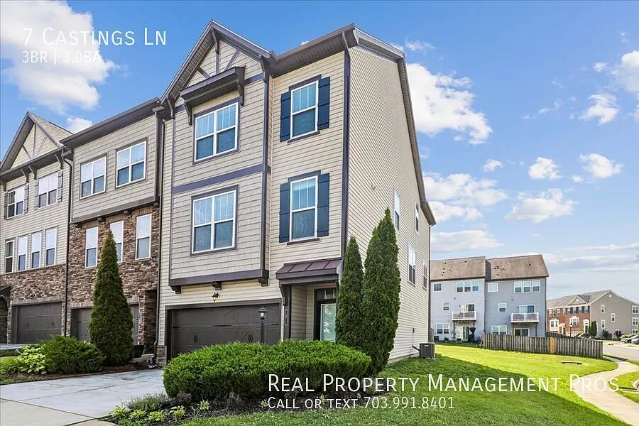Beautiful End-Unit Townhome in Colonial Forge | 3 Bedrooms | 2 Full & 2 Half Baths — Photo 2