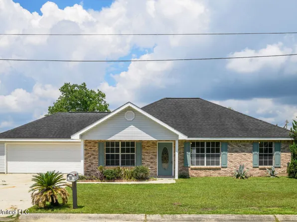 921 Combel St, Waveland, MS 39576